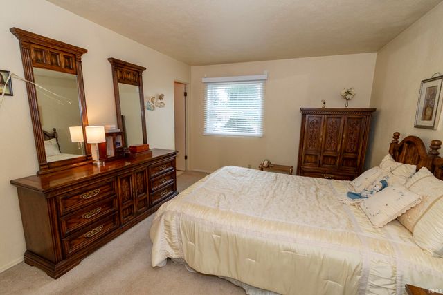 2624 Oak Leaf Cove, South Bend, IN 46628