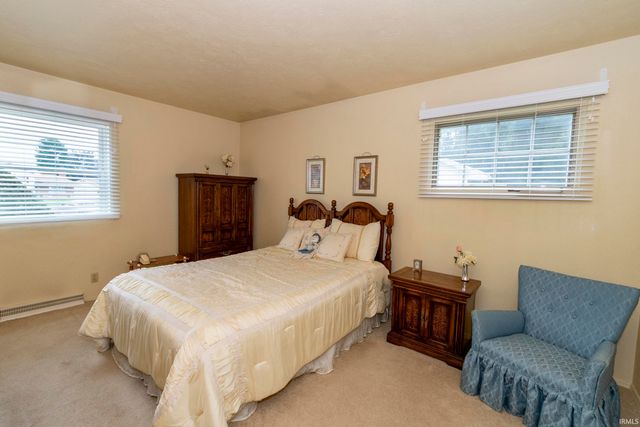 2624 Oak Leaf Cove, South Bend, IN 46628