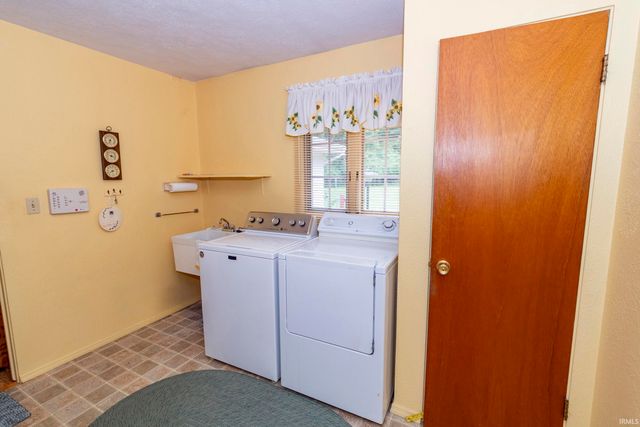 2624 Oak Leaf Cove, South Bend, IN 46628