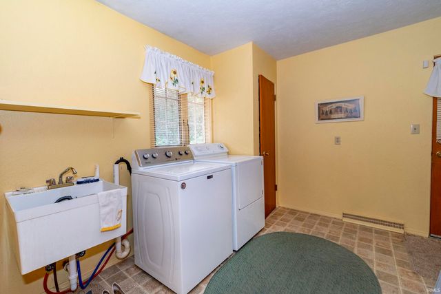 2624 Oak Leaf Cove, South Bend, IN 46628