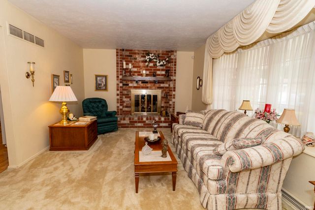 2624 Oak Leaf Cove, South Bend, IN 46628