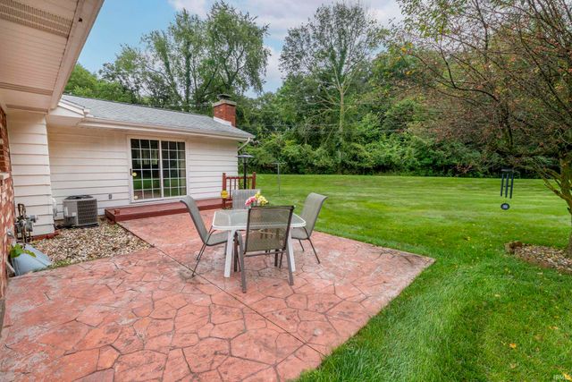 2624 Oak Leaf Cove, South Bend, IN 46628