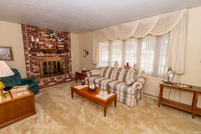 2624 Oak Leaf Cove, South Bend, IN 46628