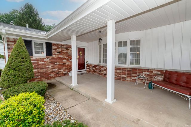 2624 Oak Leaf Cove, South Bend, IN 46628