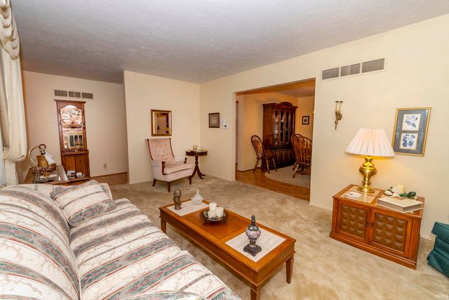 2624 Oak Leaf Cove, South Bend, IN 46628