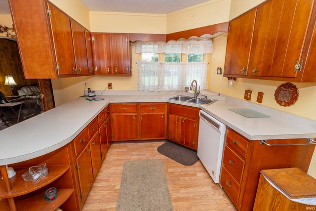 2624 Oak Leaf Cove, South Bend, IN 46628