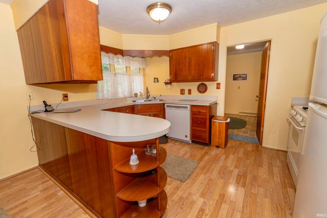 2624 Oak Leaf Cove, South Bend, IN 46628