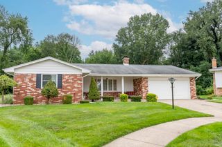 2624 Oak Leaf Cove, South Bend, IN 46628