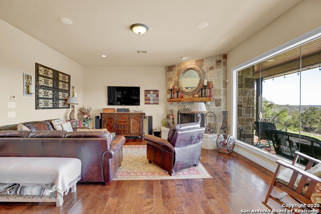 1262 ELM CREEK RD, New Braunfels, TX 78132