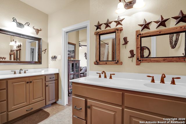 1262 ELM CREEK RD, New Braunfels, TX 78132