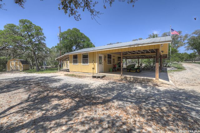 1262 ELM CREEK RD, New Braunfels, TX 78132