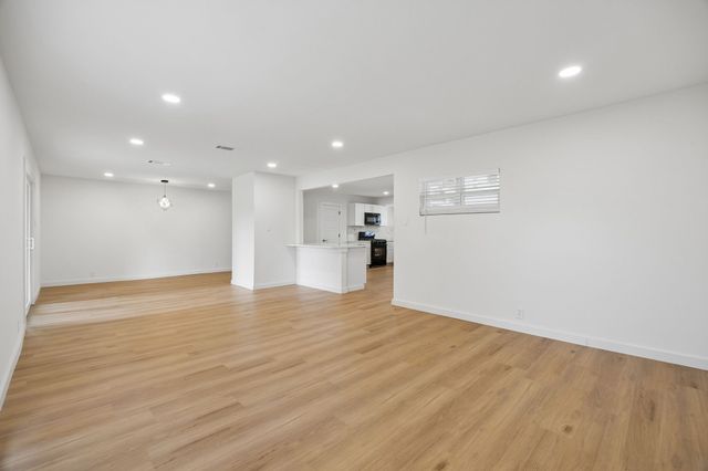 1905 Reever Street, Arlington, TX 76010