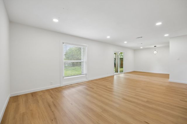 1905 Reever Street, Arlington, TX 76010