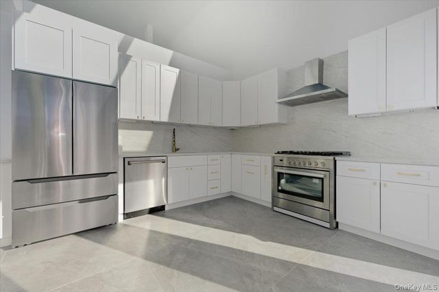 454 E Shore Road, Great Neck, NY 11024