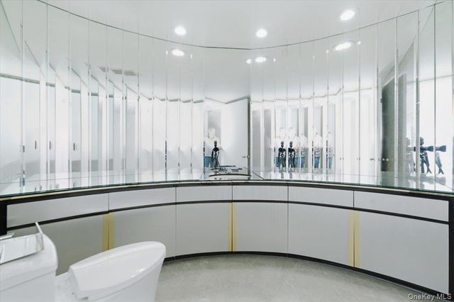 454 E Shore Road, Great Neck, NY 11024