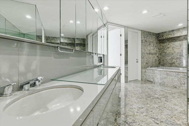 454 E Shore Road, Great Neck, NY 11024