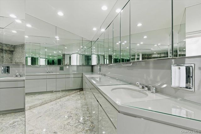 454 E Shore Road, Great Neck, NY 11024