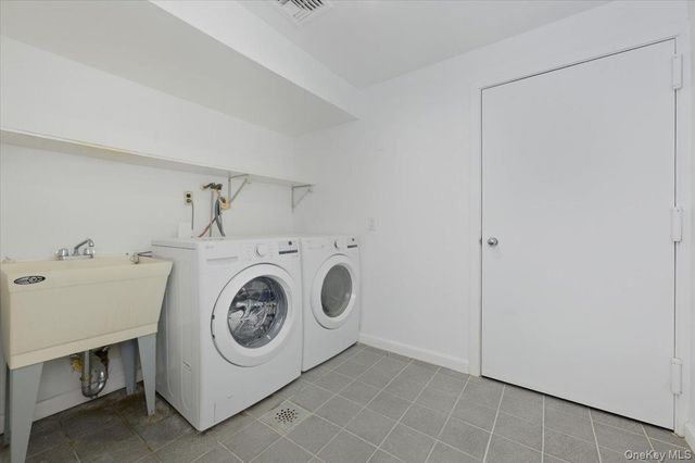 454 E Shore Road, Great Neck, NY 11024