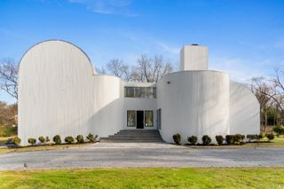 454 E Shore Road, Great Neck, NY 11024