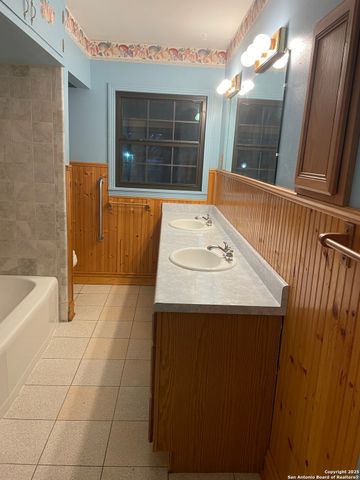 15986 KELLER, Lacoste, TX 78039