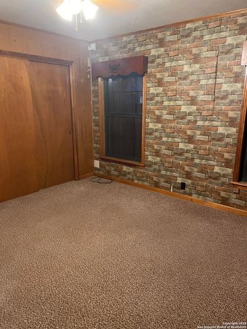 15986 KELLER, Lacoste, TX 78039