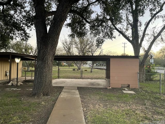 15986 KELLER, Lacoste, TX 78039