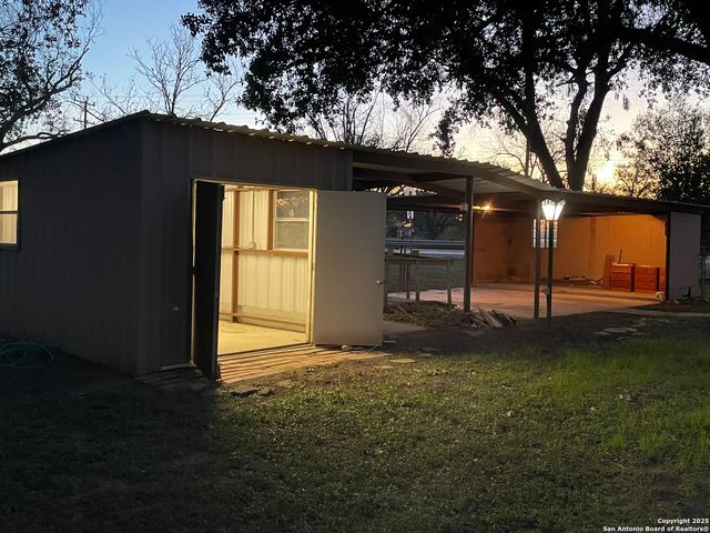 15986 KELLER, Lacoste, TX 78039