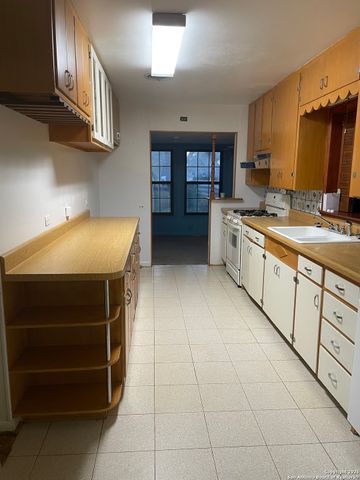 15986 KELLER, Lacoste, TX 78039