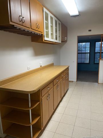 15986 KELLER, Lacoste, TX 78039