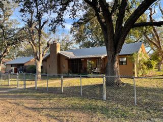 15986 KELLER, Lacoste, TX 78039