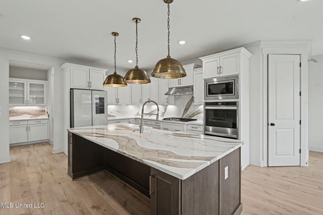 13764 S River Grove Lane, Olive Branch, MS 38654