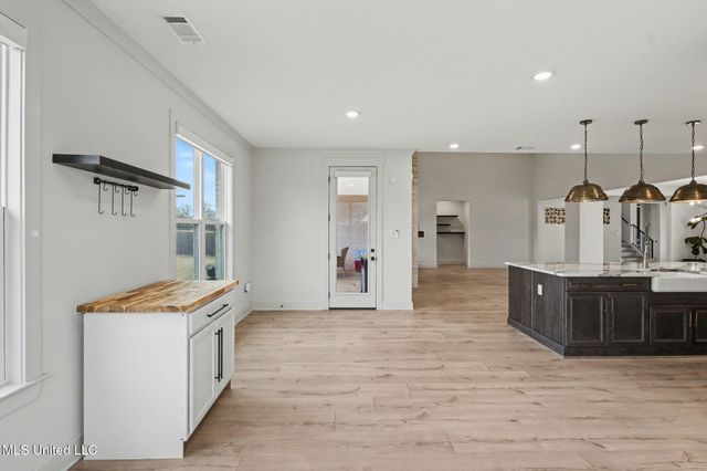 13764 S River Grove Lane, Olive Branch, MS 38654