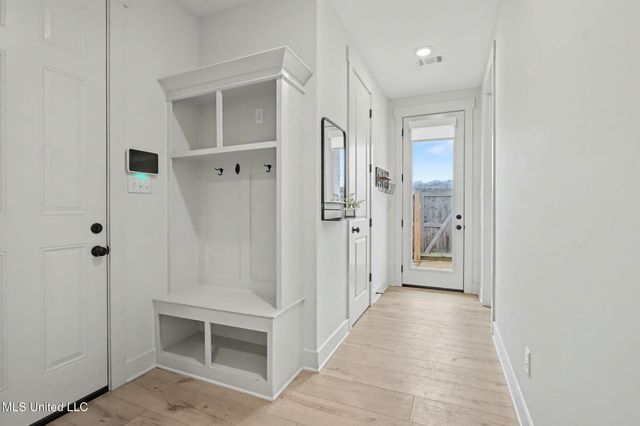 13764 S River Grove Lane, Olive Branch, MS 38654