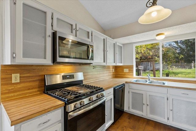 511 Suzzane RD, Pflugerville, TX 78660