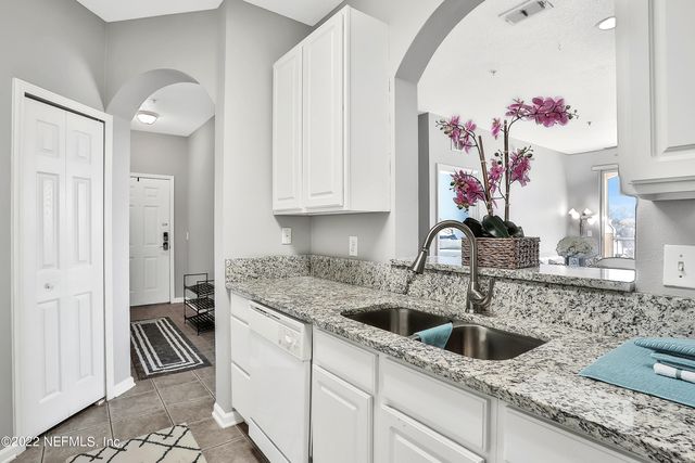 7801 POINT MEADOWS Drive 4308, Jacksonville, FL 32256