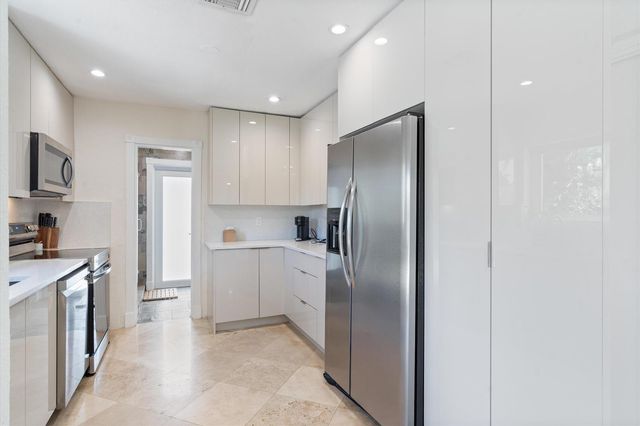 2740 NE 25th Place, Fort Lauderdale, FL 33305