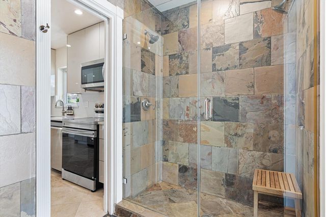 2740 NE 25th Place, Fort Lauderdale, FL 33305