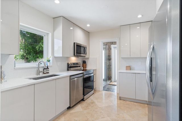 2740 NE 25th Place, Fort Lauderdale, FL 33305