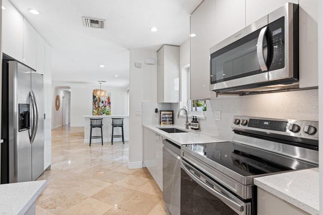 2740 NE 25th Place, Fort Lauderdale, FL 33305