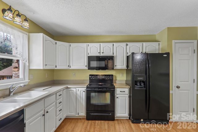 40 Sagebrush Circle, Etowah, NC 28729