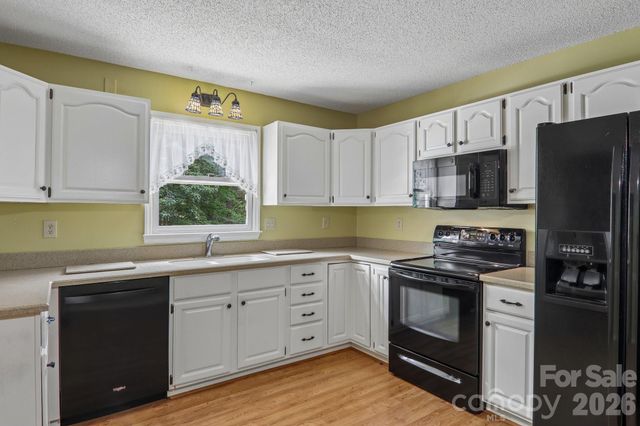 40 Sagebrush Circle, Etowah, NC 28729