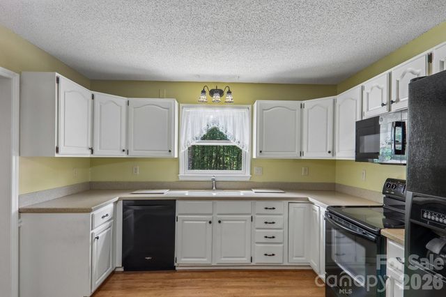 40 Sagebrush Circle, Etowah, NC 28729