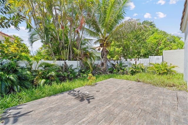 15942 NW 21st St, Pembroke Pines, FL 33028