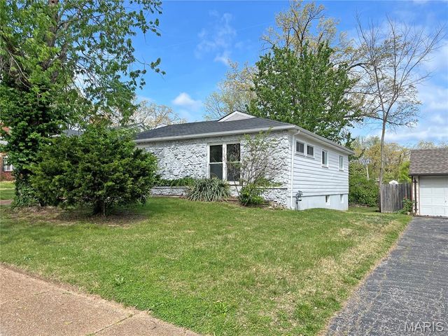 1027 Leawood Drive, St Louis, MO 63126
