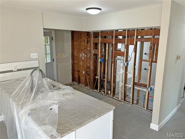 1027 Leawood Drive, St Louis, MO 63126