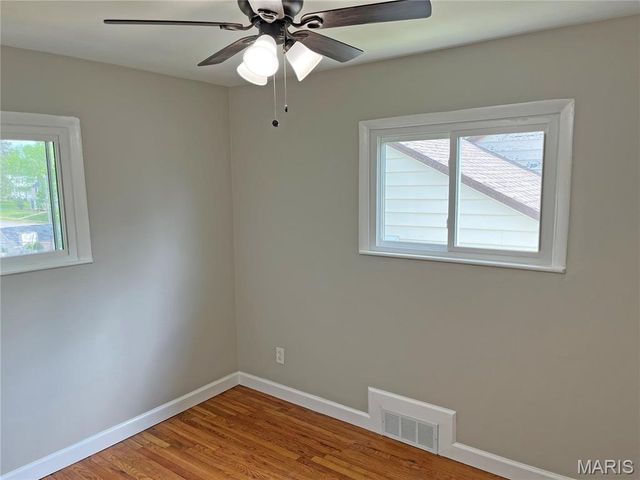 1027 Leawood Drive, St Louis, MO 63126