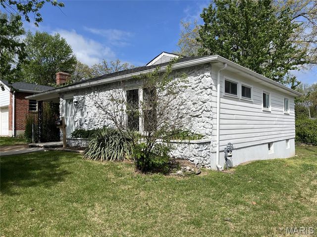 1027 Leawood Drive, St Louis, MO 63126