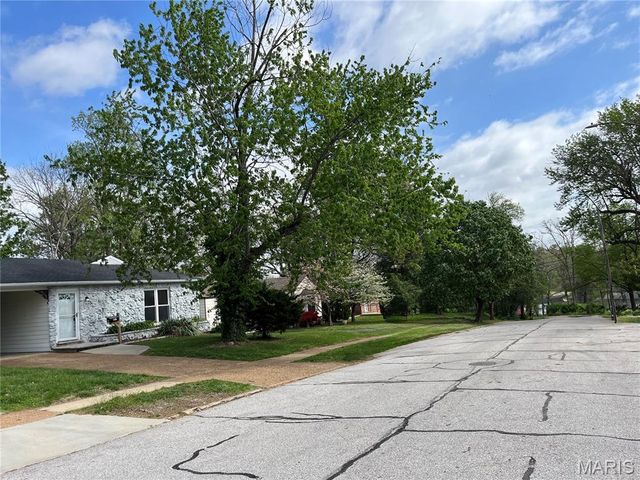 1027 Leawood Drive, St Louis, MO 63126
