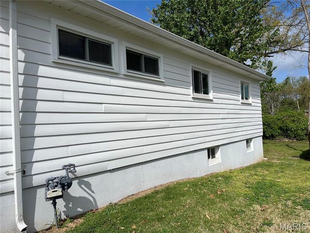 1027 Leawood Drive, St Louis, MO 63126
