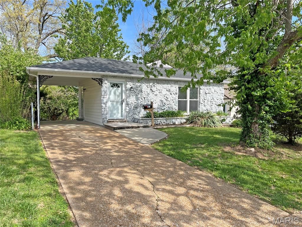 1027 Leawood Drive, St Louis, MO 63126
